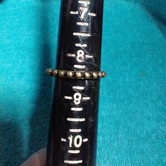 Elegant Gold-Toned Beaded Band Ring - Picture 2 of 3